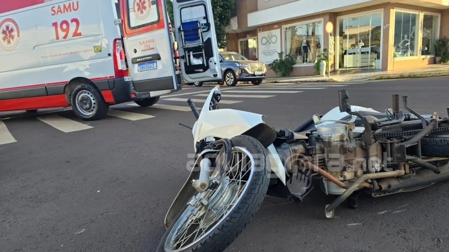 Colisão entre carro e moto deixa motociclista ferida no centro de Marechal Rondon