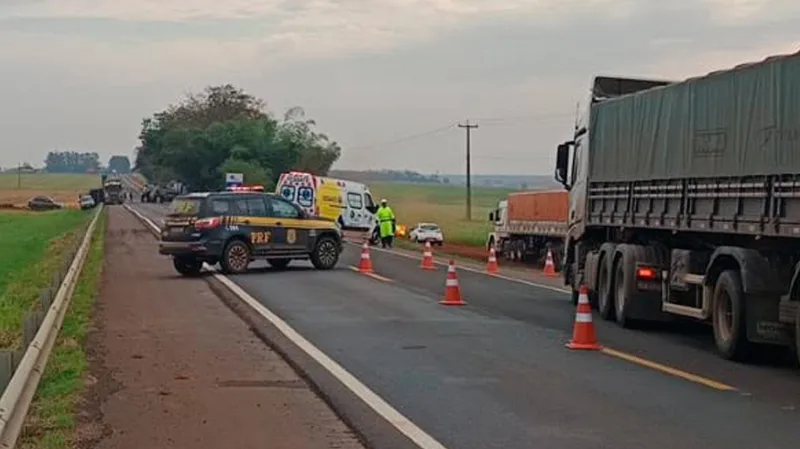 Carreta tomba na BR-163 entre Guaíra e Mercedes