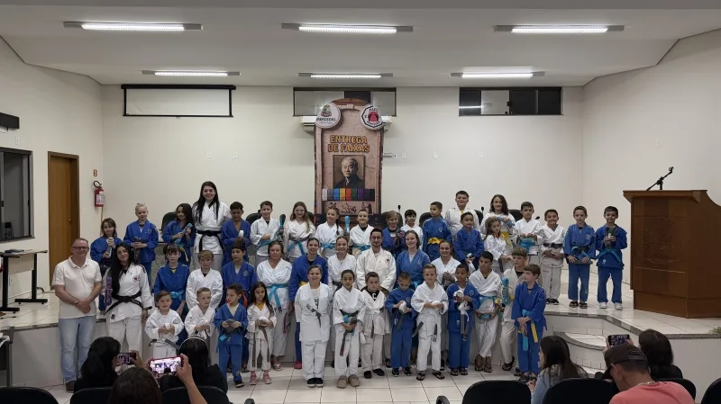 Judô Mercedes realiza troca de graduações e tem primeira aluna a conquistar faixa marrom