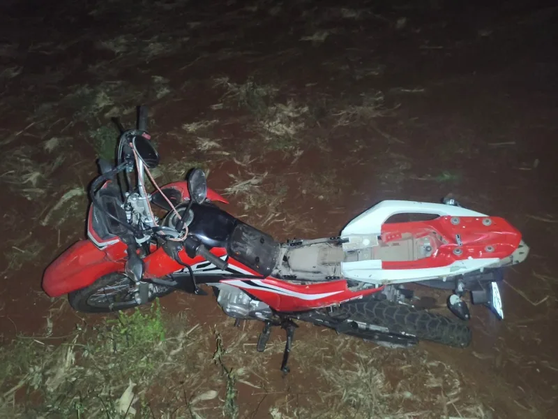 Acidente entre moto e trator deixa mulher gravemente ferida em Mercedes