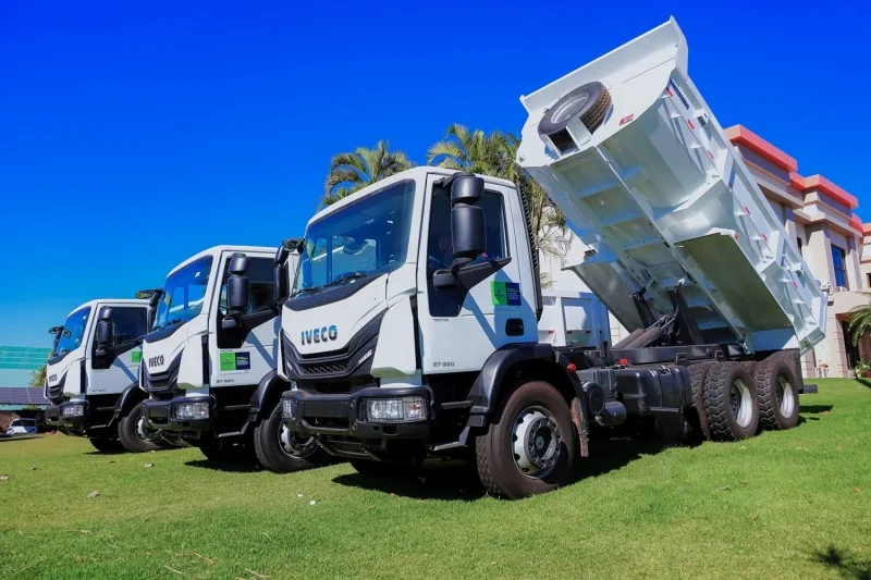 Prefeitura de Mercedes adquire três novos caminhões
