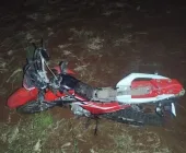 Acidente entre moto e trator deixa mulher gravemente ferida em Mercedes