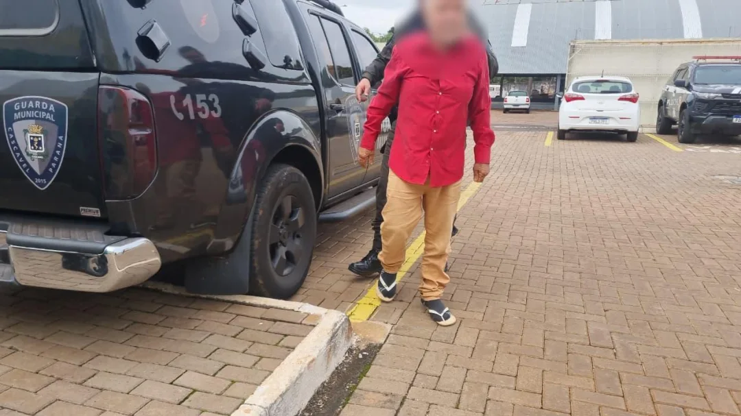 Idoso é preso após mostrar partes íntimas a alunos em Cascavel