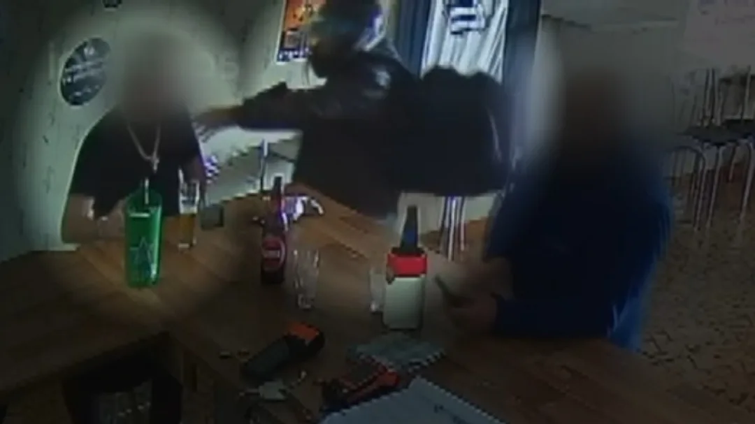 Ladrão invade bar armado, rouba empresário e leva colar e pulseira avaliados em meio milhão de reais no Paraná