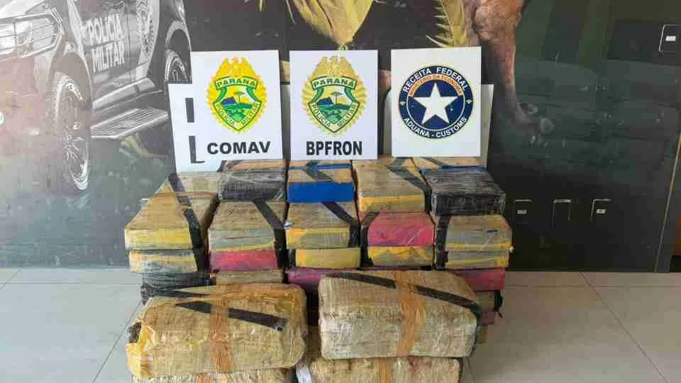 Mais de 413 quilos de maconha são apreendidos em carro na PR-323, em Perobal