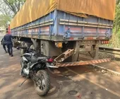 Fatalidade no Paraguai: motociclista morre ao bater na traseira de caminhão de Guaíra