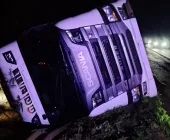 Carreta tomba na BR-163 em Mercedes