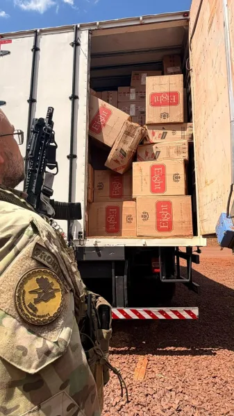 PRF apreende 250 mil maços de cigarros contrabandeados em Assis Chateaubriand