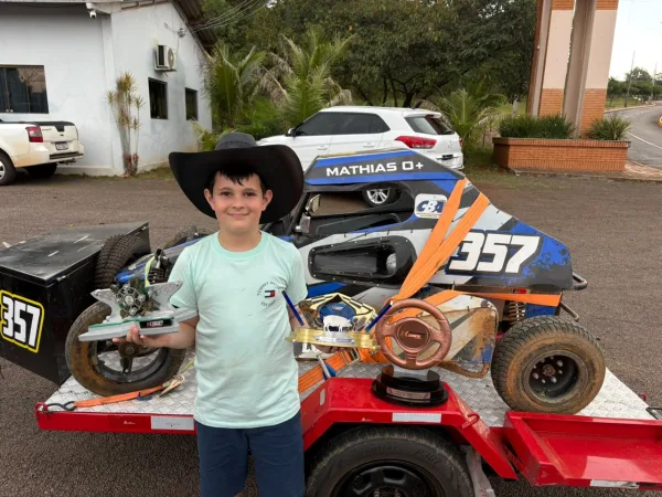 Aos 8 anos, piloto de Mercedes fica em 5º lugar no primeiro Brasileiro de Kartcross Cadete