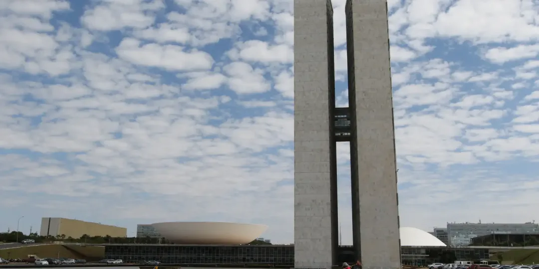 Presidente do Senado marca para terça-feira votação do fim da escala 6x1