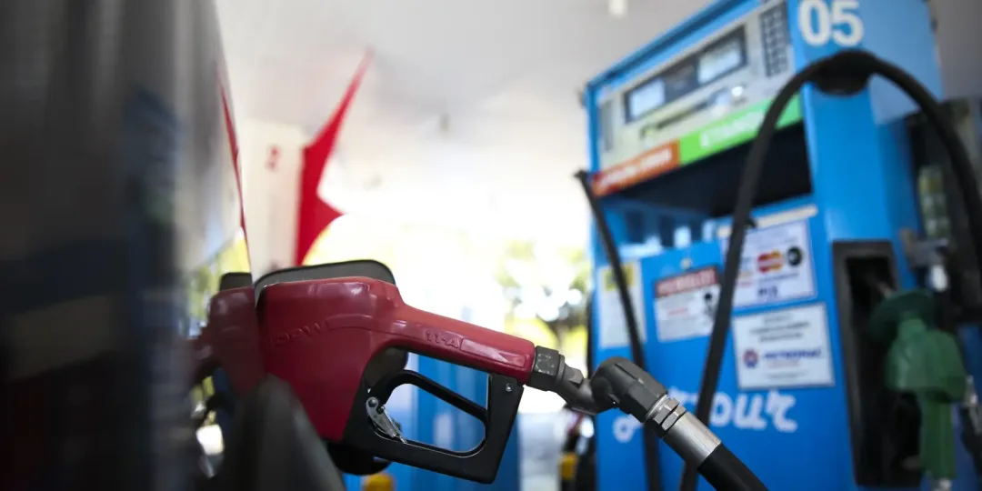 Brasil terá tributos federais zerados sobre gasolina por 30 dias
