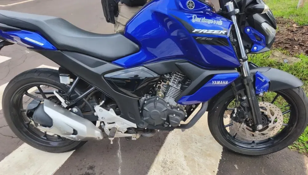 Motociclista fica ferida em colisão com carro na Avenida Maripá, em Marechal Rondon