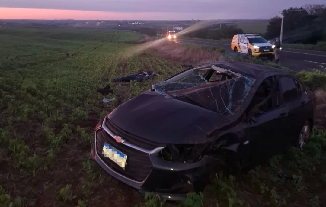 Jovem de 20 anos morre após carro capotar na PR-486 em Brasilândia do Sul