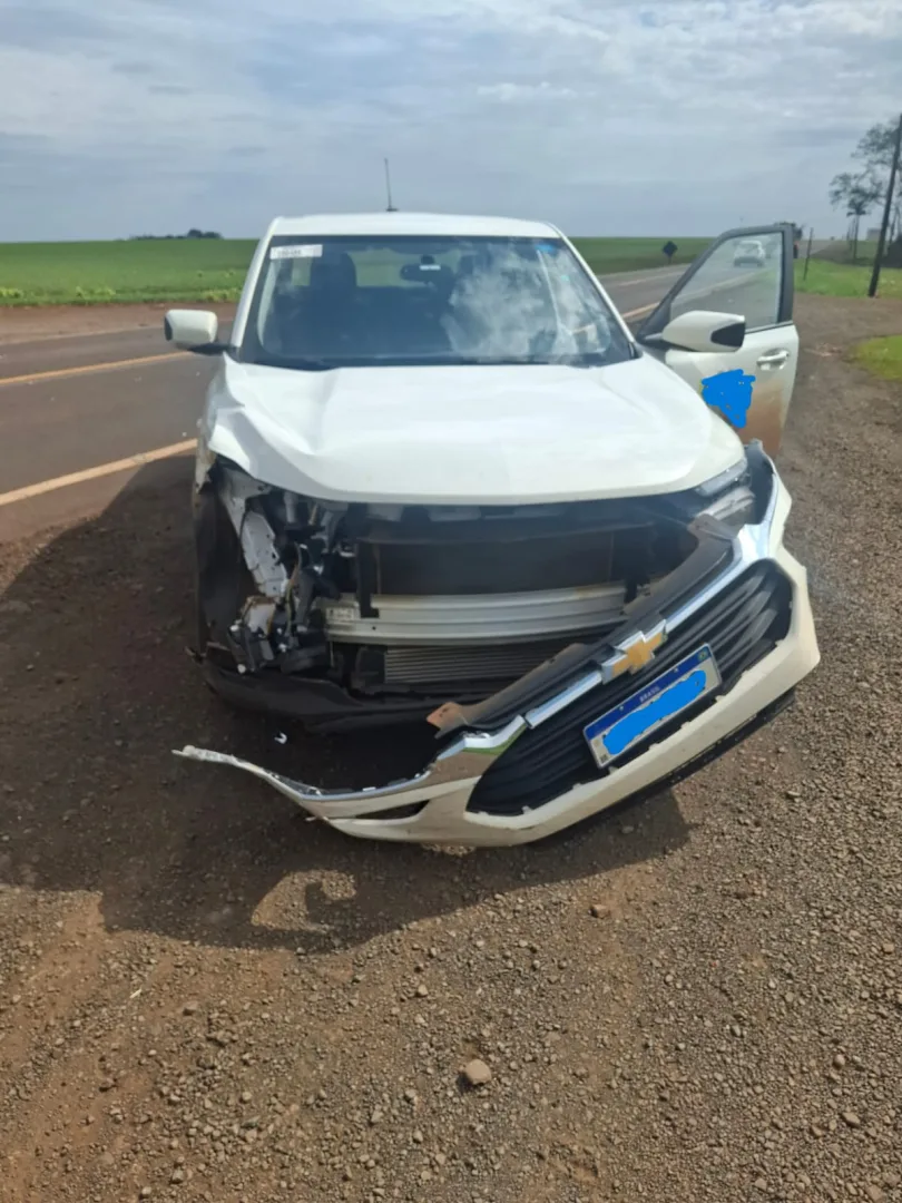 Motorista fica ferida em acidente entre picape e caminhão na PR-491 em Marechal Rondon