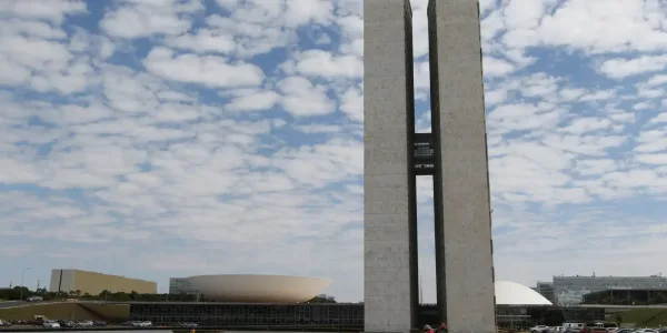 Presidente do Senado marca para terça-feira votação do fim da escala 6x1
