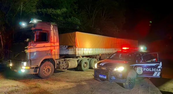 Carreta com 1,8 tonelada de maconha é apreendida em Mundo Novo