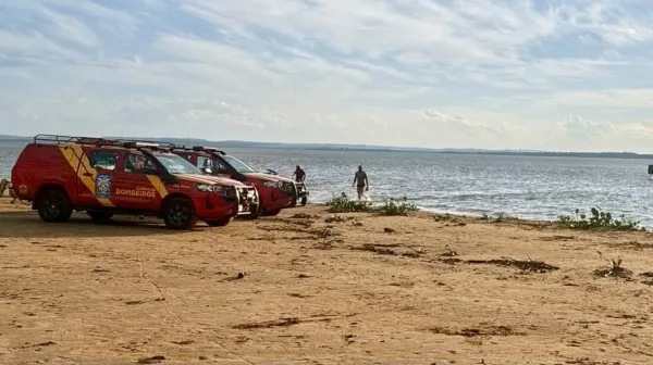 Bombeiros seguem buscas por jovem desaparecido no Lago de Itaipu, em Porto Mendes