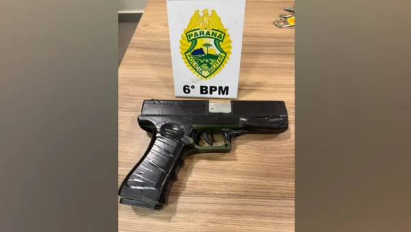 Homem é detido com arma de brinquedo após assustar moradores em Cascavel