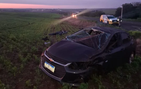 Jovem de 20 anos morre após carro capotar na PR-486 em Brasilândia do Sul