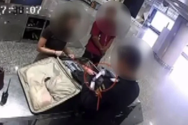 Julgamento de paranaense presa com cocaína escondida em potes de xampu na Indonésia pode levar até um ano e meio, estima advogado