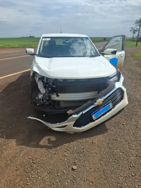 Motorista fica ferida em acidente entre picape e caminhão na PR-491 em Marechal Rondon