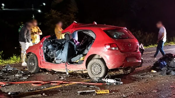 Pai, mãe e três filhos morrem em grave acidente na BR-373, no Paraná