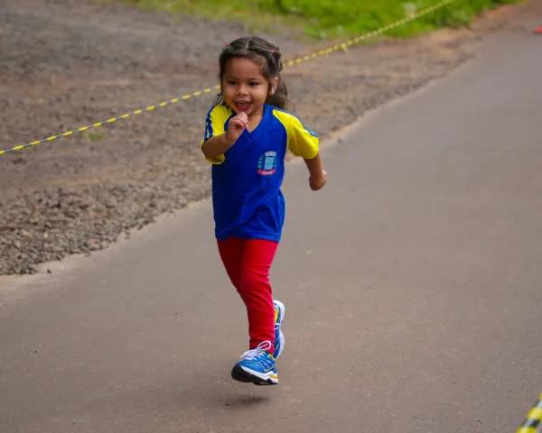 Crianças participam da primeira Corrida Kids do CMEI São Francisco em Guaíra