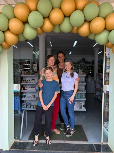 36 Anos de História! Em dia de festa, Farmácia Biolab comemora aniversário com os clientes